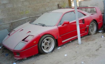 http://www.autoblog.gr/wp-content/gallery/forgotten-cars-at-dubai/forgotten-cars-at-dubai-3.jpg