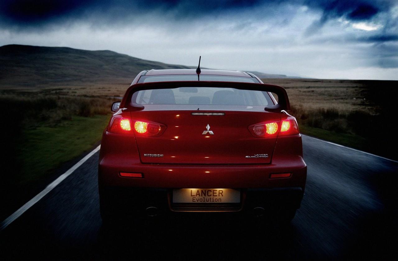 mitsubishi_evo_x_30.jpg