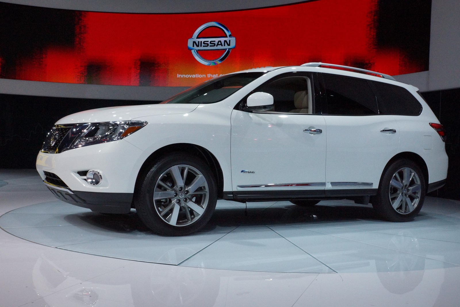 Nissan pathfinder hybrid fuel economy