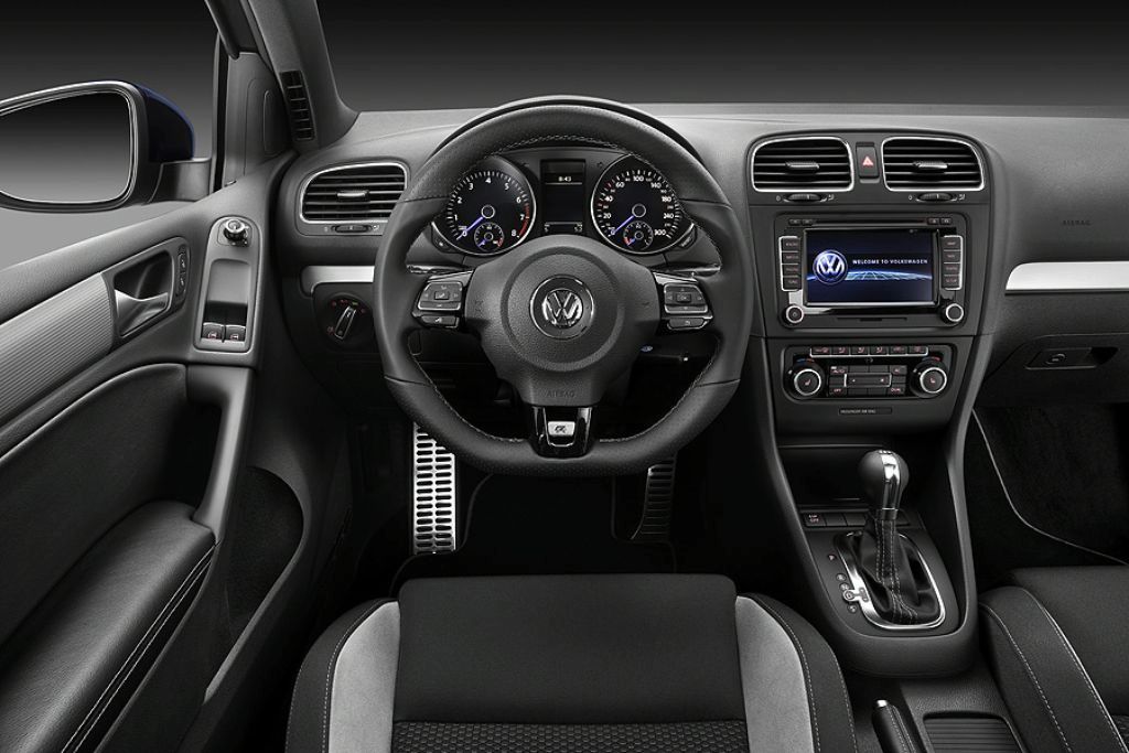 http://www.autoblog.gr/wp-content/gallery/vw-golf-gti-r-2010-leaked/vw-golf-gti-r-2010-leaked-9.jpg