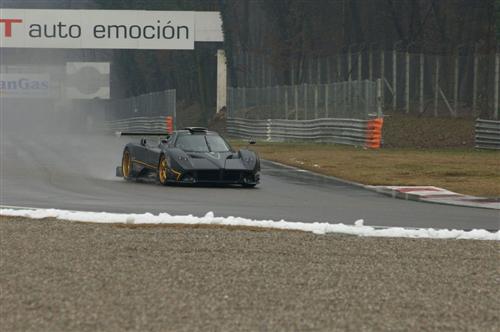 pagani-zonda-r-on-track_2