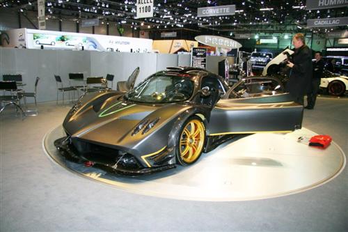 pagani-zonda-r-live-in-geneva-2009-5-custom