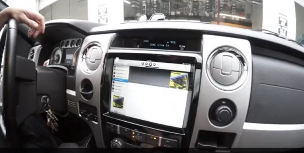 in dash iPad Videο: Τοποθέτηση του νέου iPad στο ταμπλό ενός Ford F-150