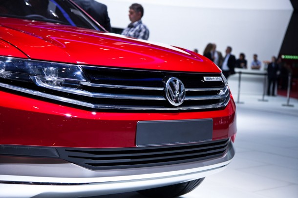 Volkswagen Cross Coupe TDI Plug-In Hybrid Concept Live in Geneva Το νέο Volkswagen Tiguan θα είναι διαθέσιμο σε τρεις παραλλαγές