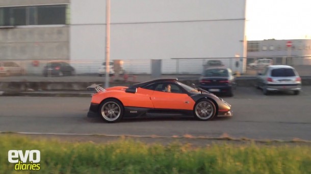 Video: O Harry Metcalfe συνοδηγός στο αυτοκίνητο δοκιμών της Pagani Zonda
