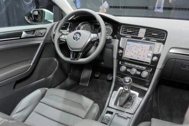 VW Golf VII Live Photos