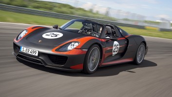Επίσημο: Porsche 918 Spyder με 887 άλογα, ο Chris Harris την οδηγεί [w/video]