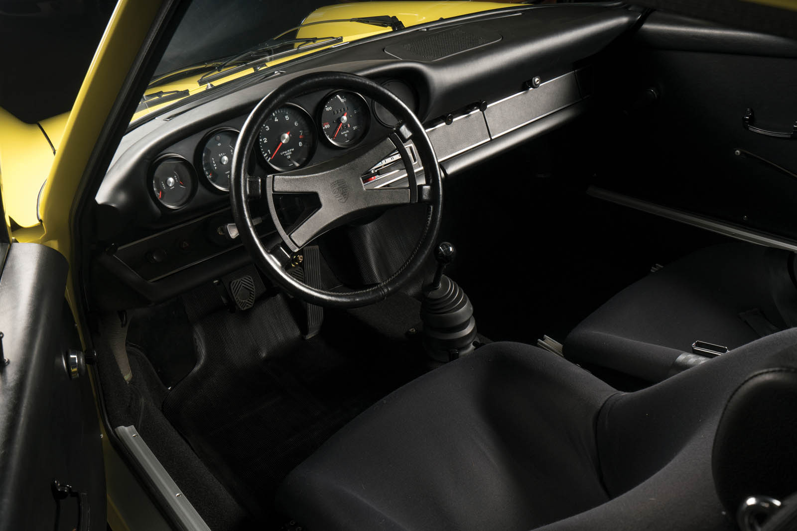 1973_Porsche_911_Carrera_RS_2.7_Lightweight_04