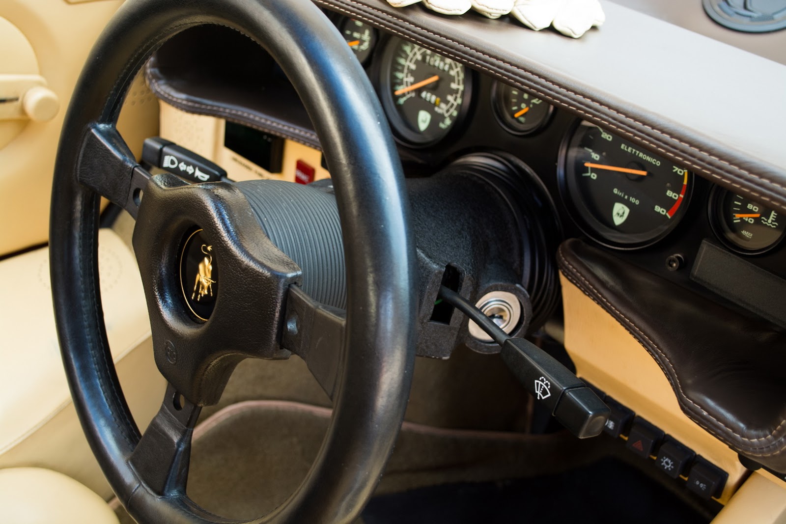1987_Lamborghini_Countach_5000_QV_auction_08