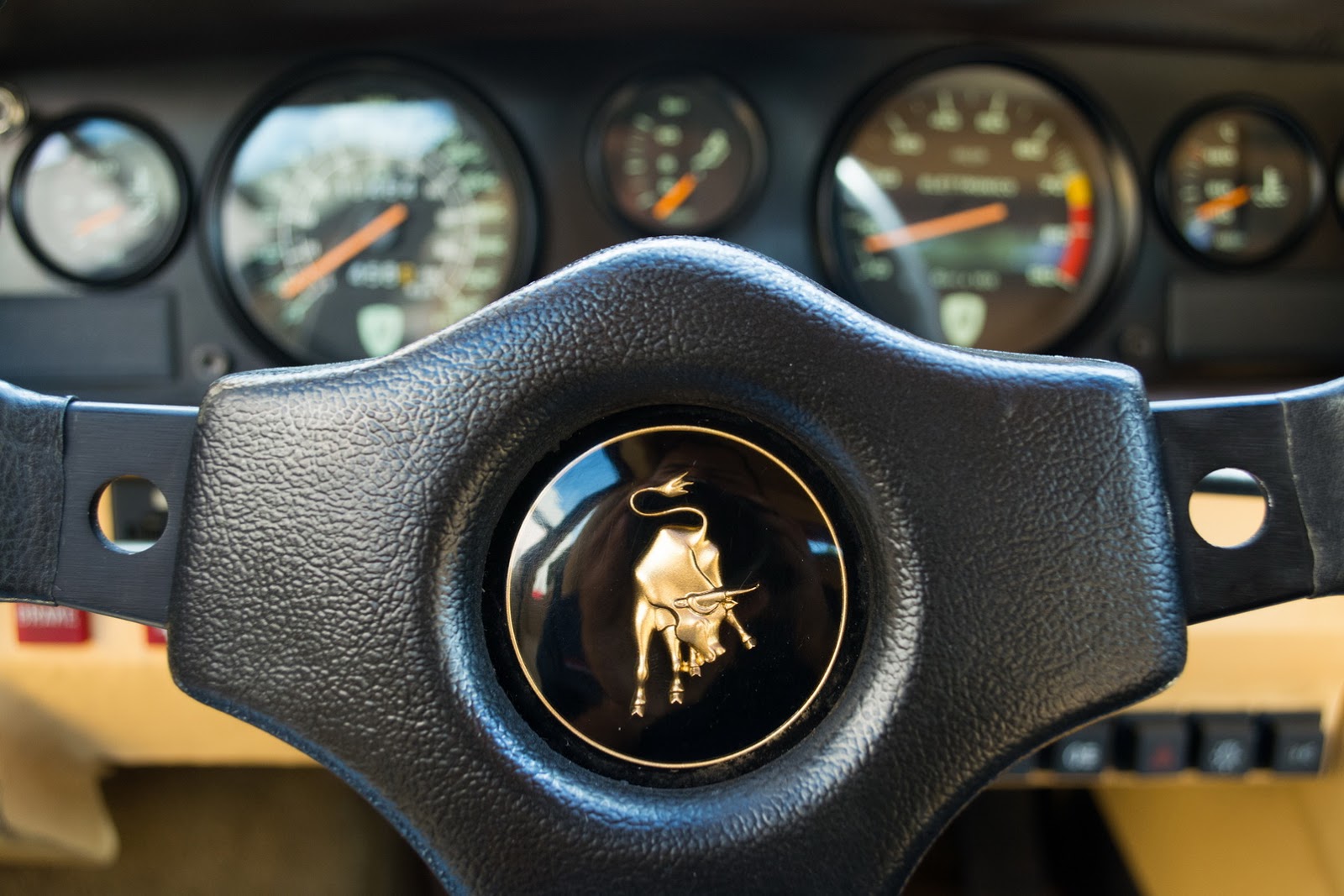 1987_Lamborghini_Countach_5000_QV_auction_09