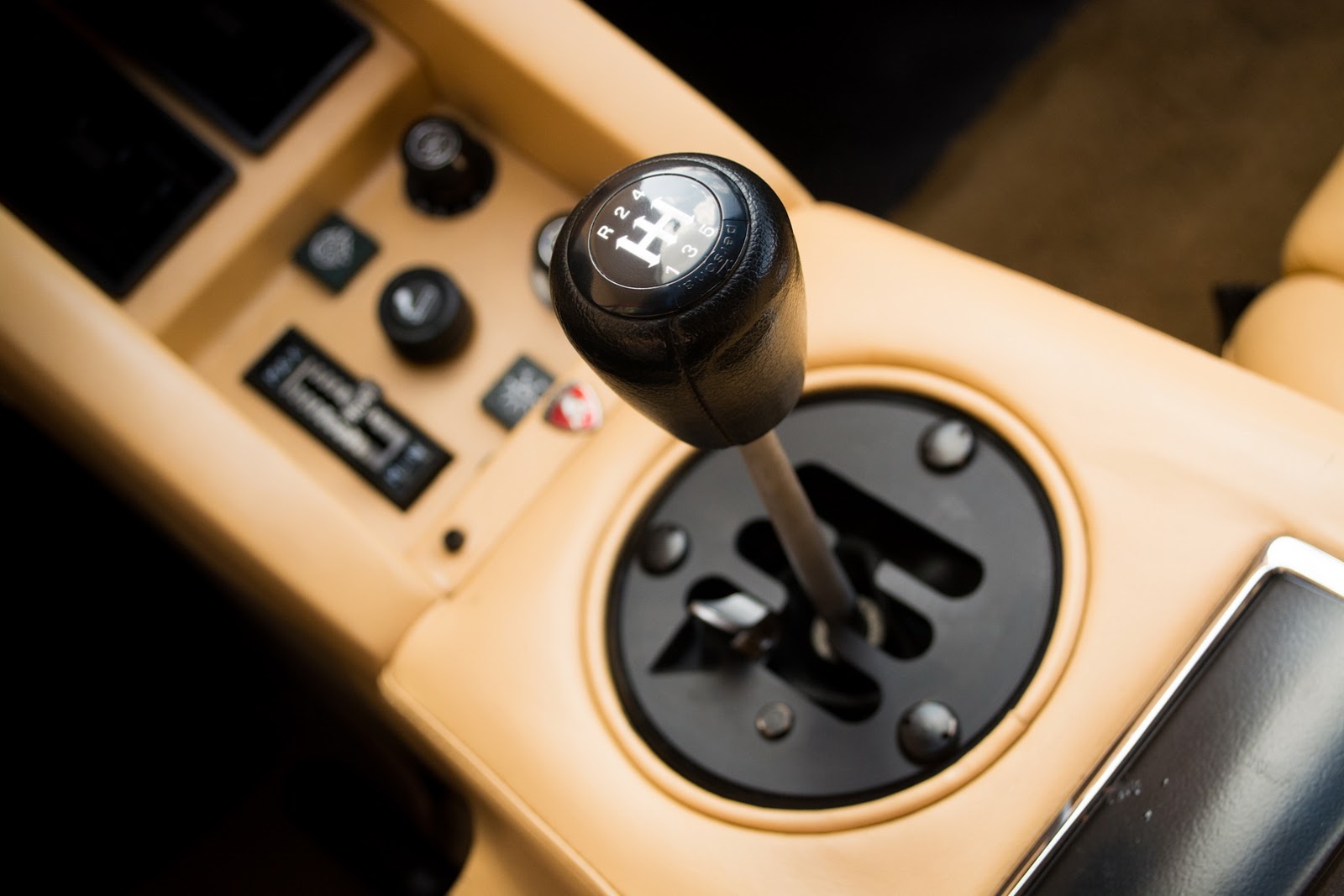 1987_Lamborghini_Countach_5000_QV_auction_13