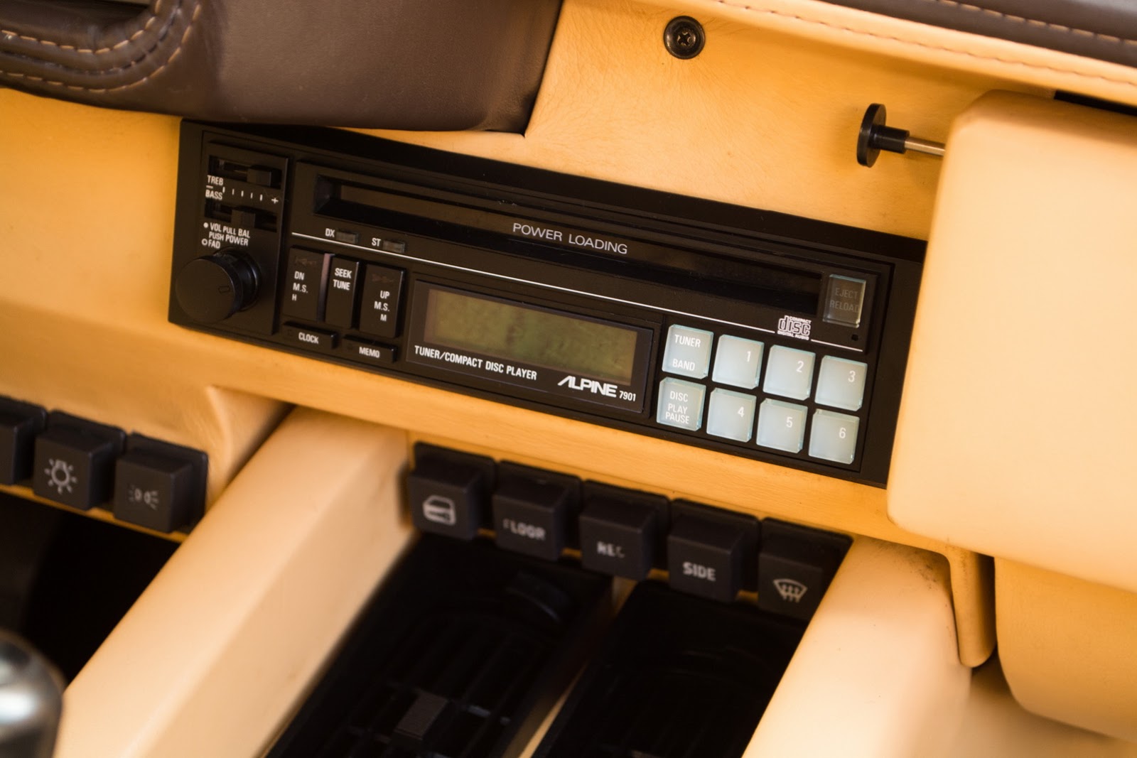 1987_Lamborghini_Countach_5000_QV_auction_15