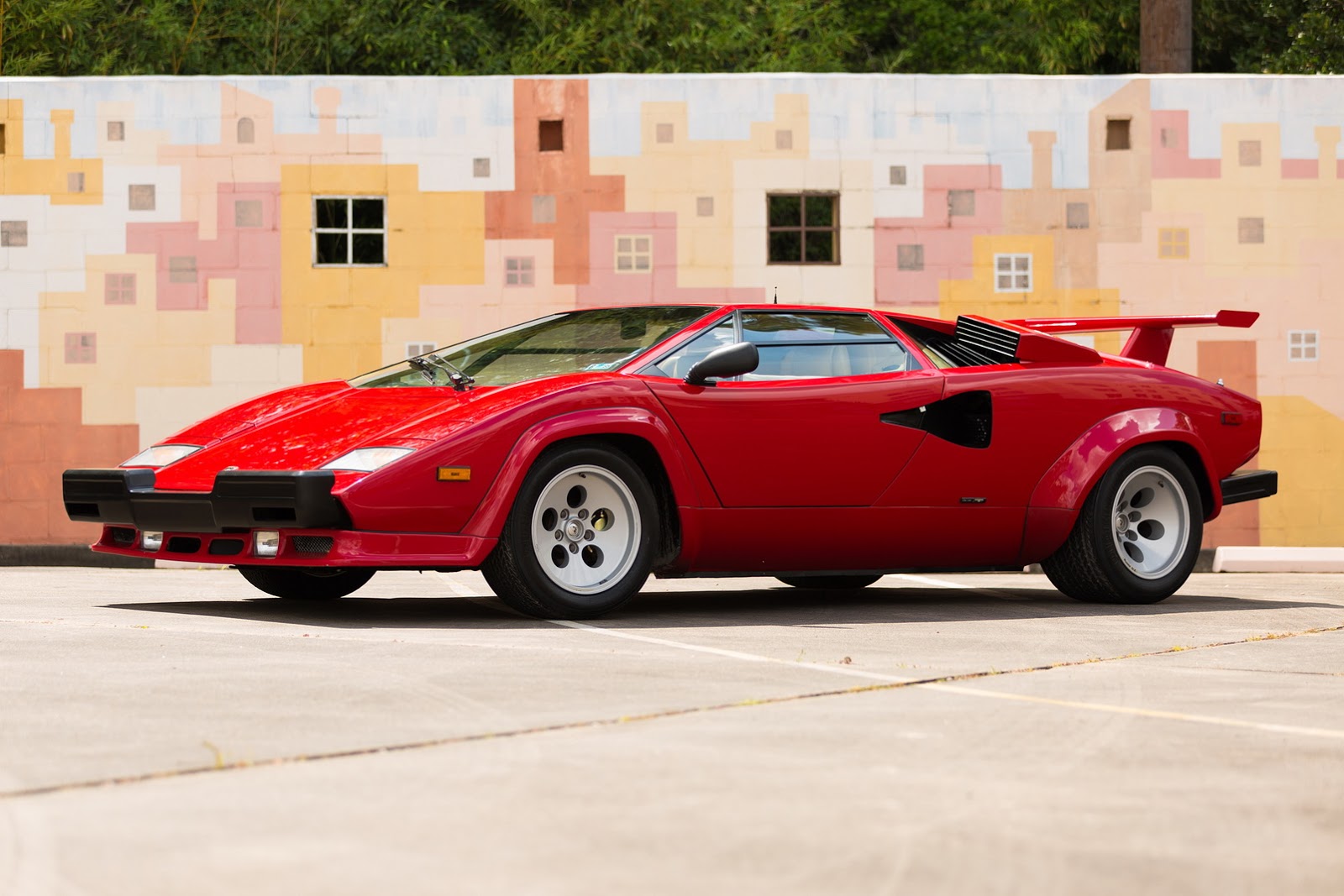1987_Lamborghini_Countach_5000_QV_auction_60