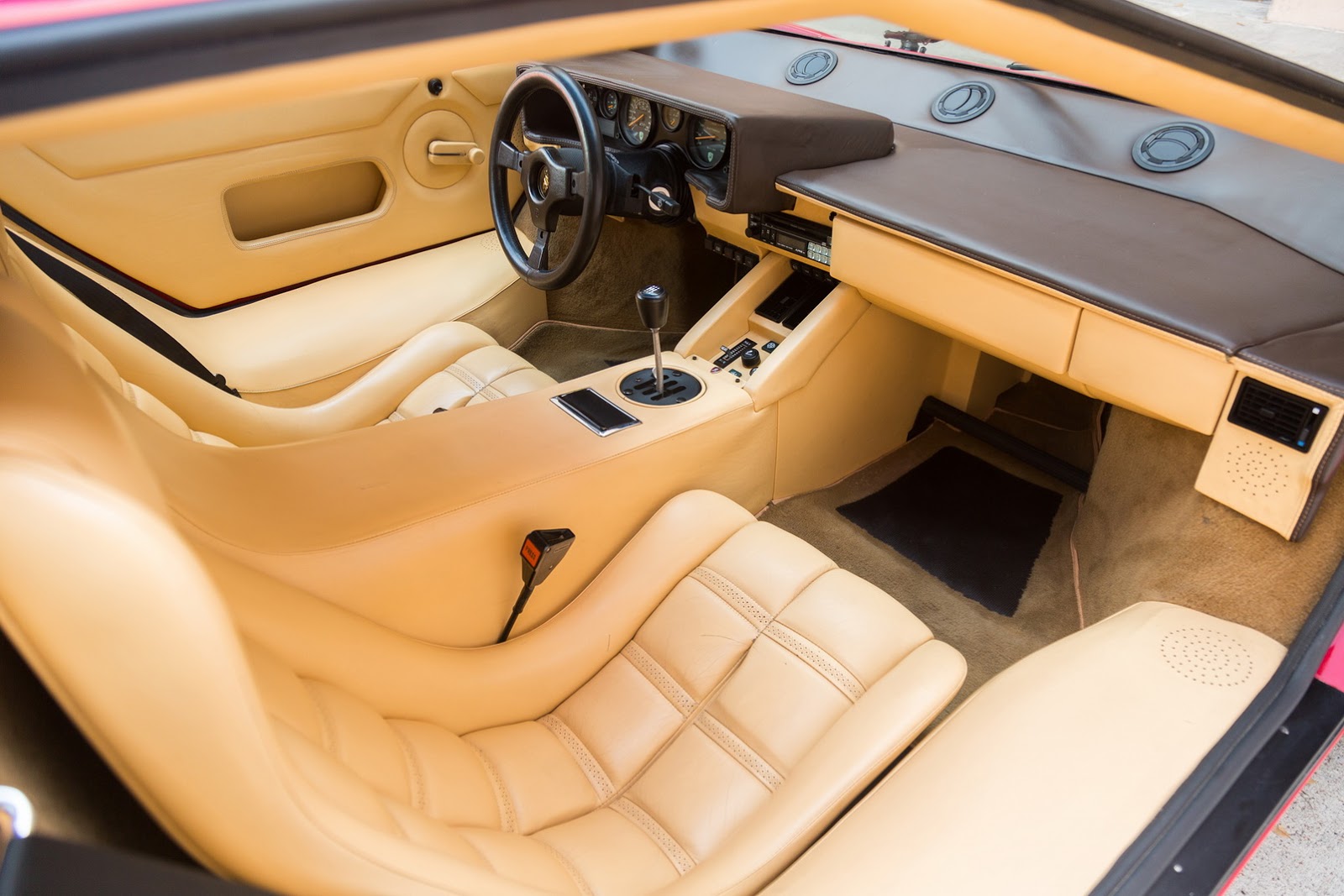1987_Lamborghini_Countach_5000_QV_auction_84