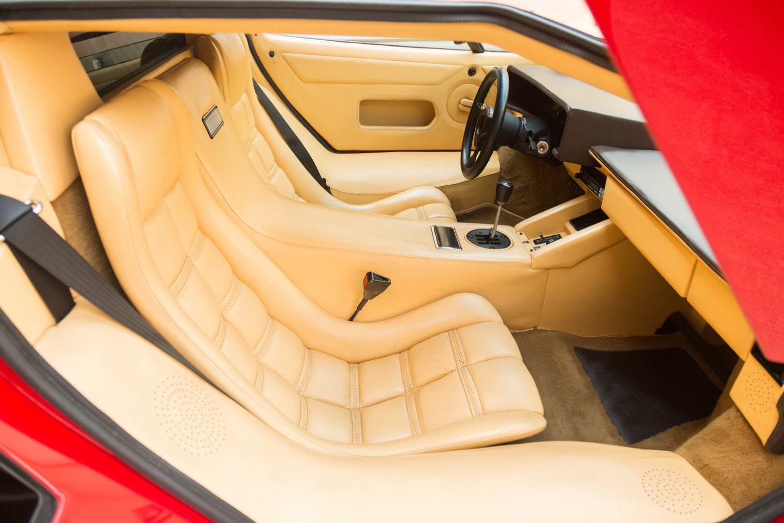 1987_Lamborghini_Countach_5000_QV_auction_86