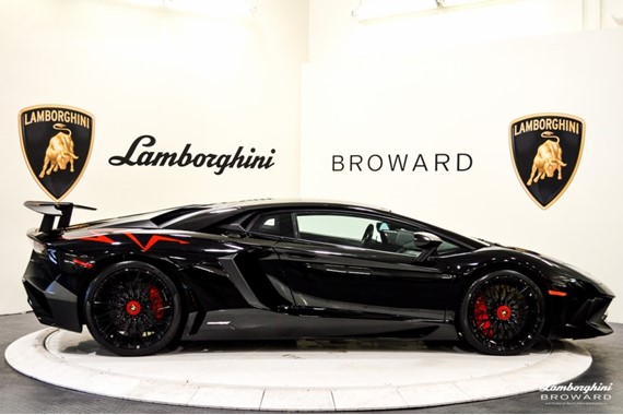 2016_Lamborghini_Aventador_SV_Roadster_06
