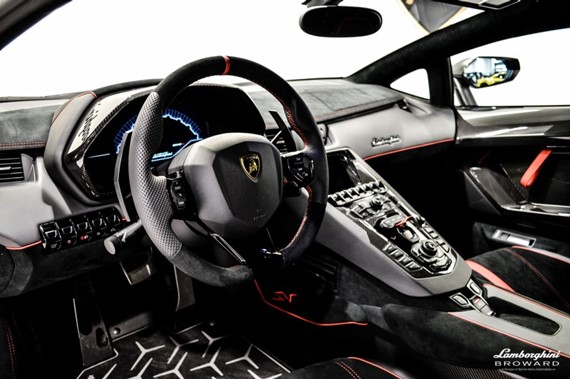 2016_Lamborghini_Aventador_SV_Roadster_10