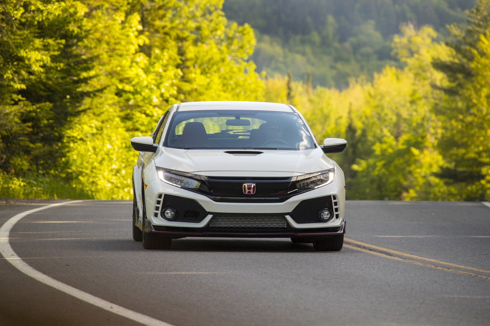 2017_Honda_Civic_Type_R_03
