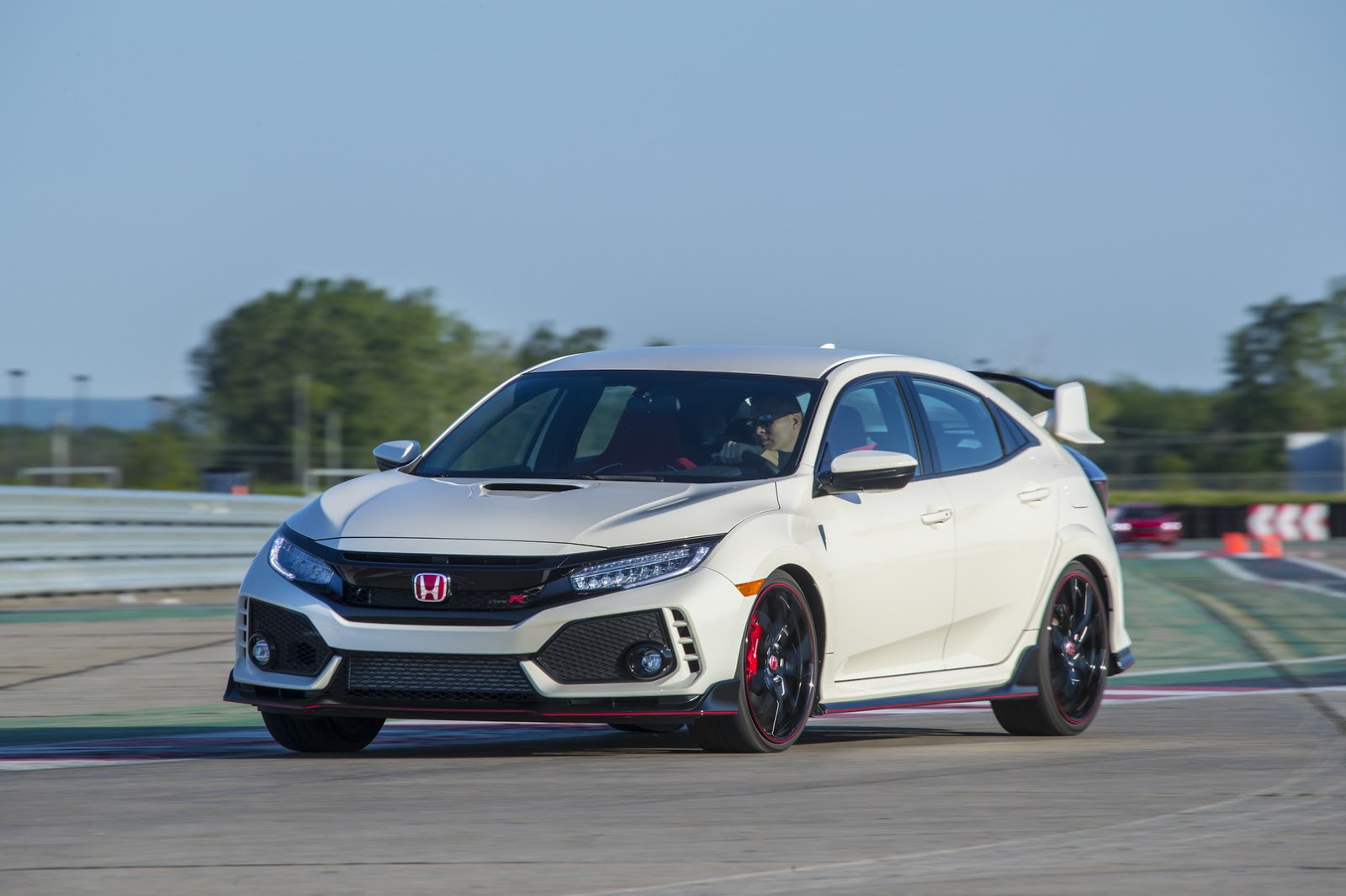 2017_Honda_Civic_Type_R_06