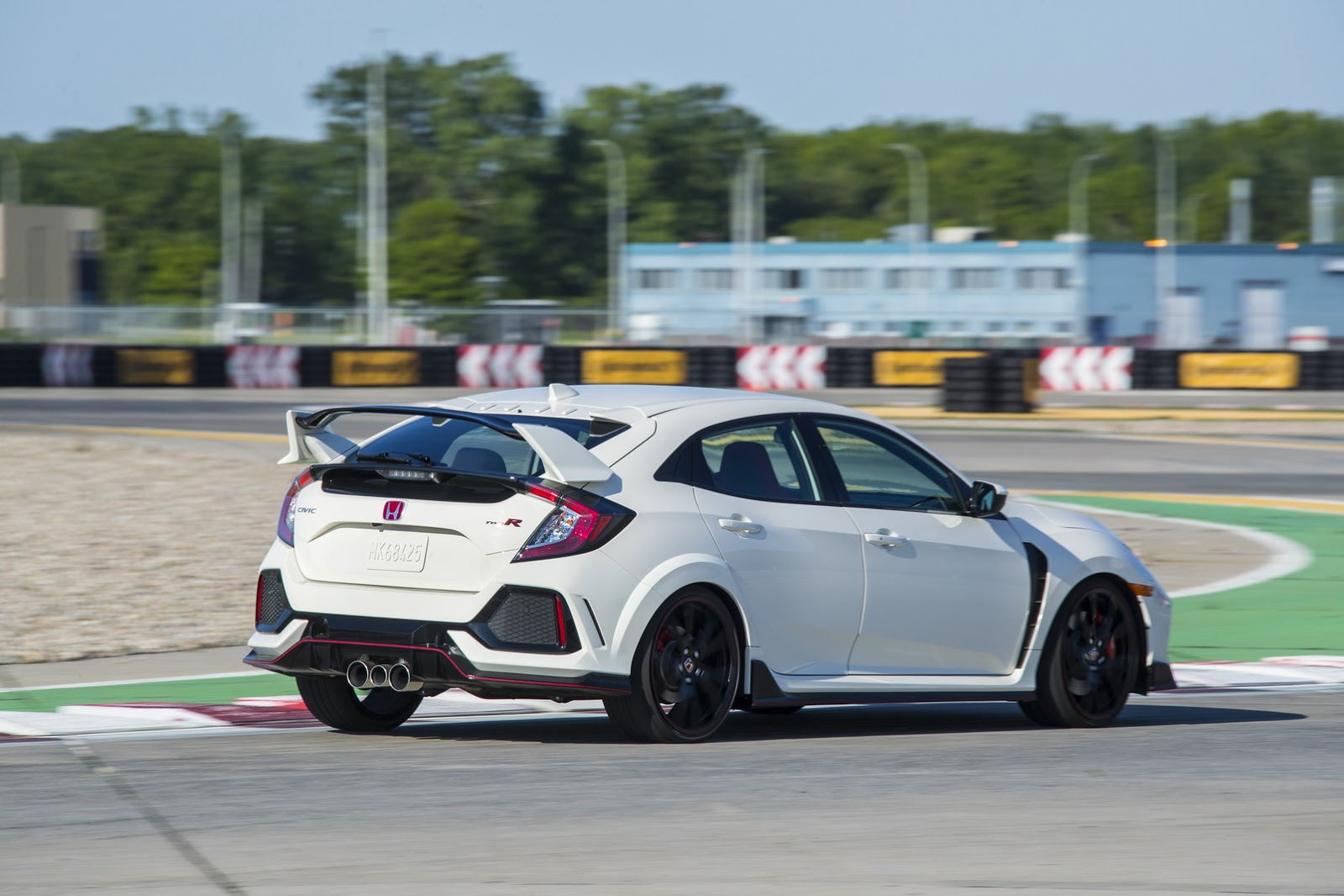 2017_Honda_Civic_Type_R_07