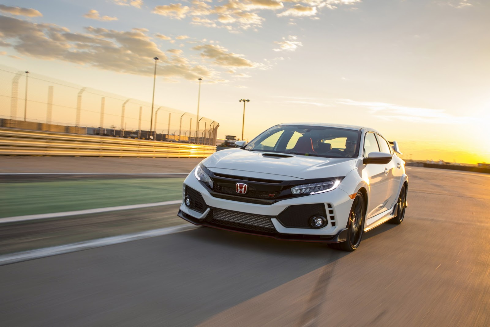 2017_Honda_Civic_Type_R_09