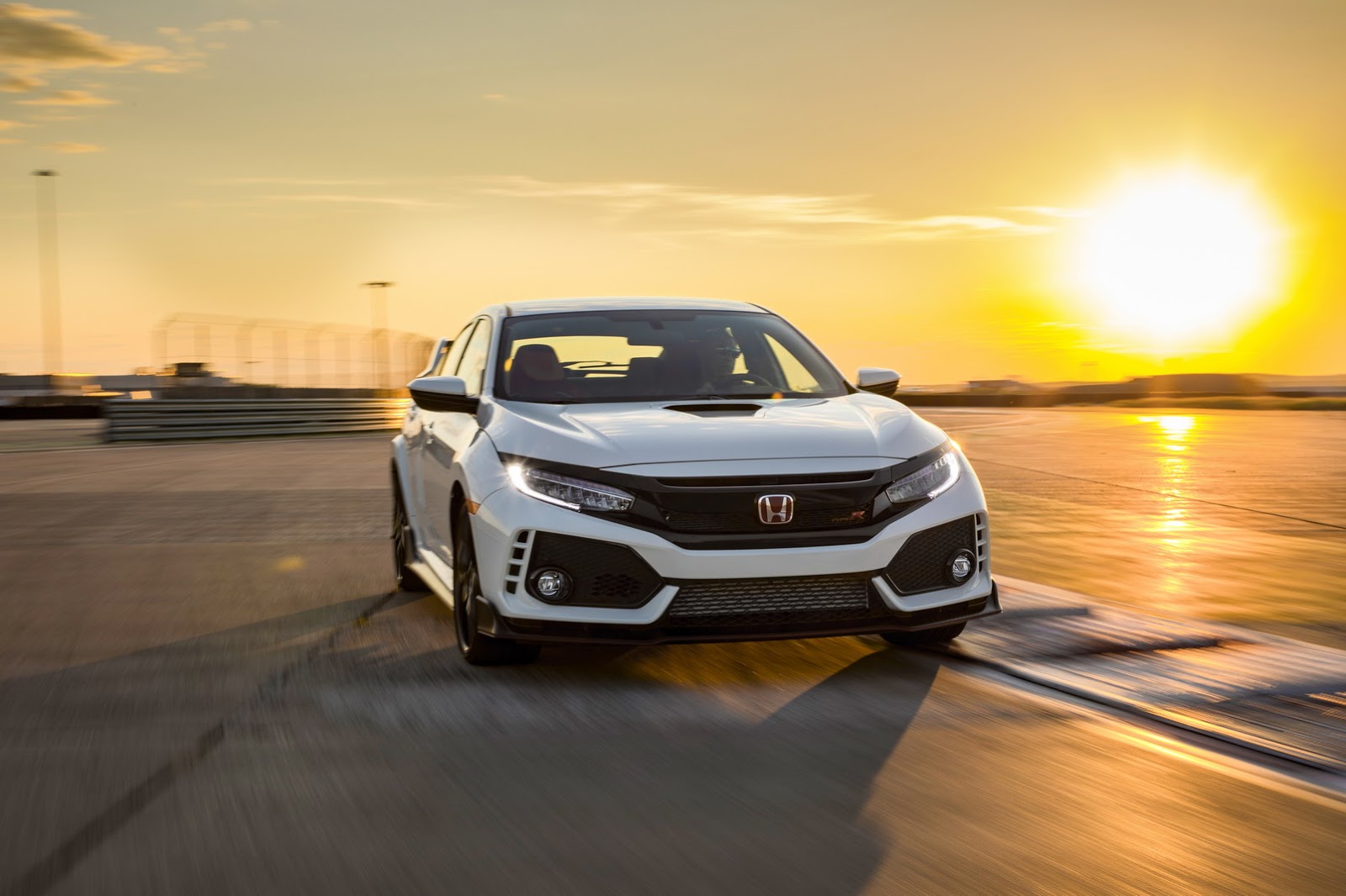 2017_Honda_Civic_Type_R_10