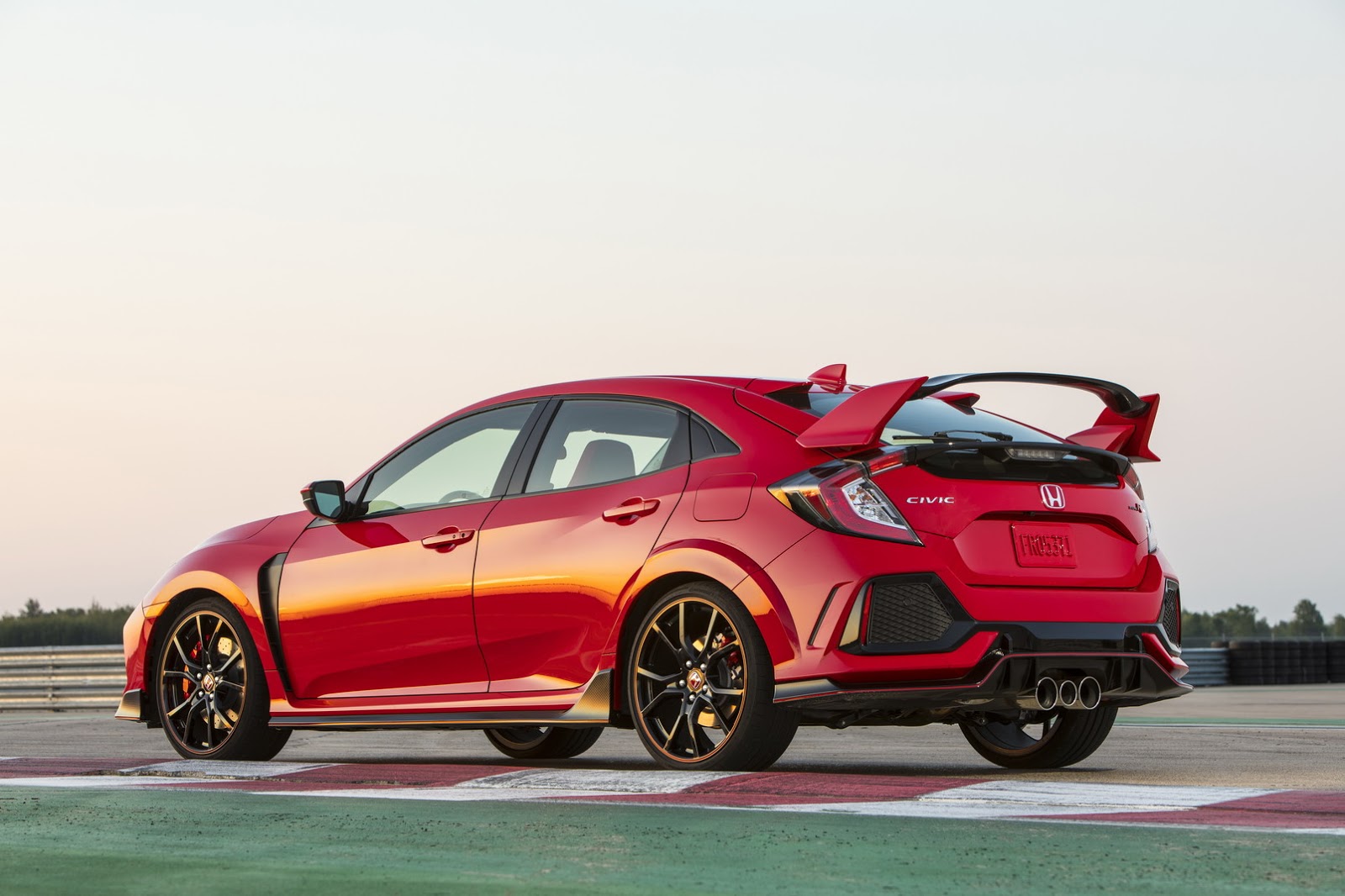 2017_Honda_Civic_Type_R_101