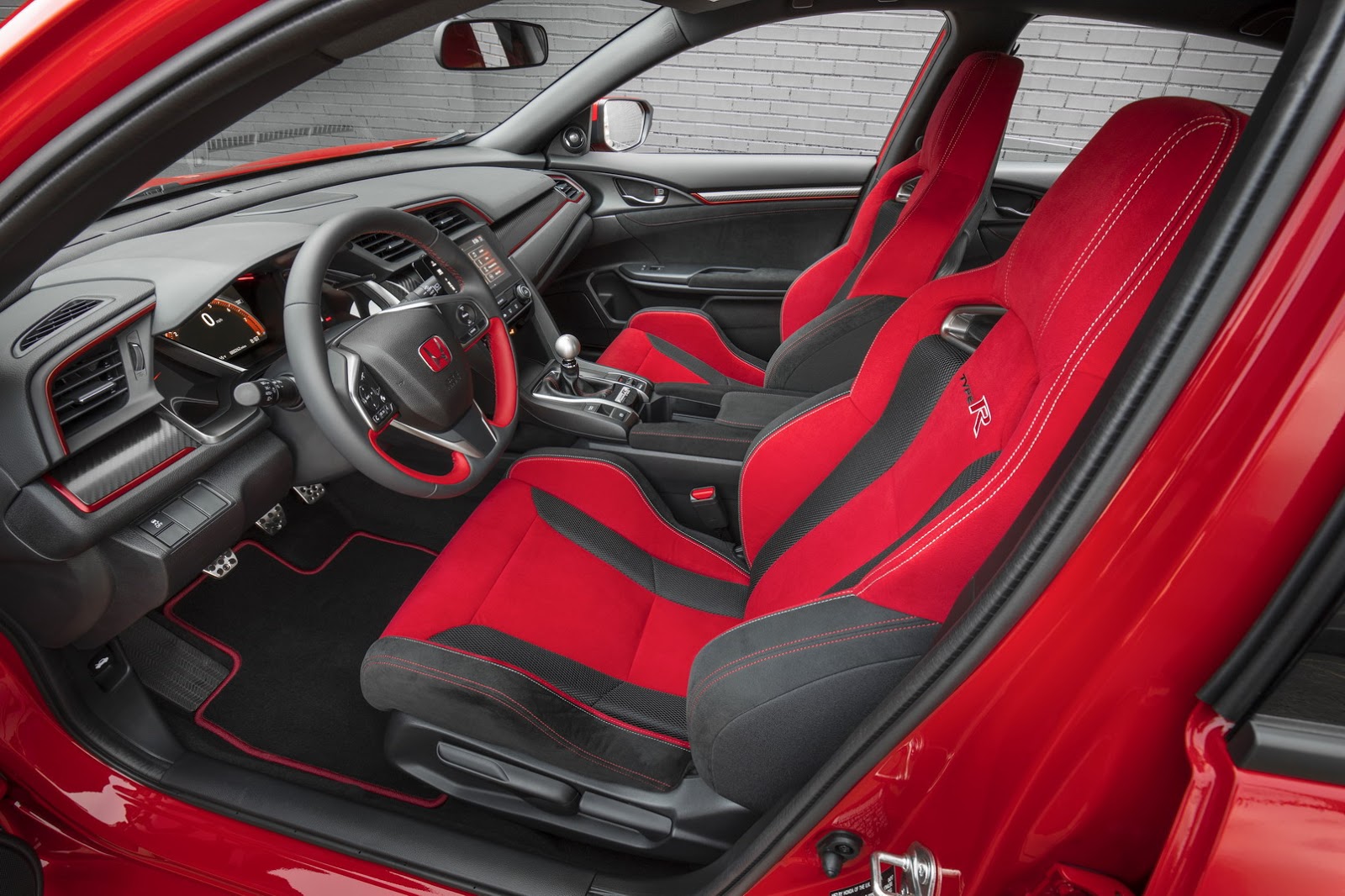 2017_Honda_Civic_Type_R_104