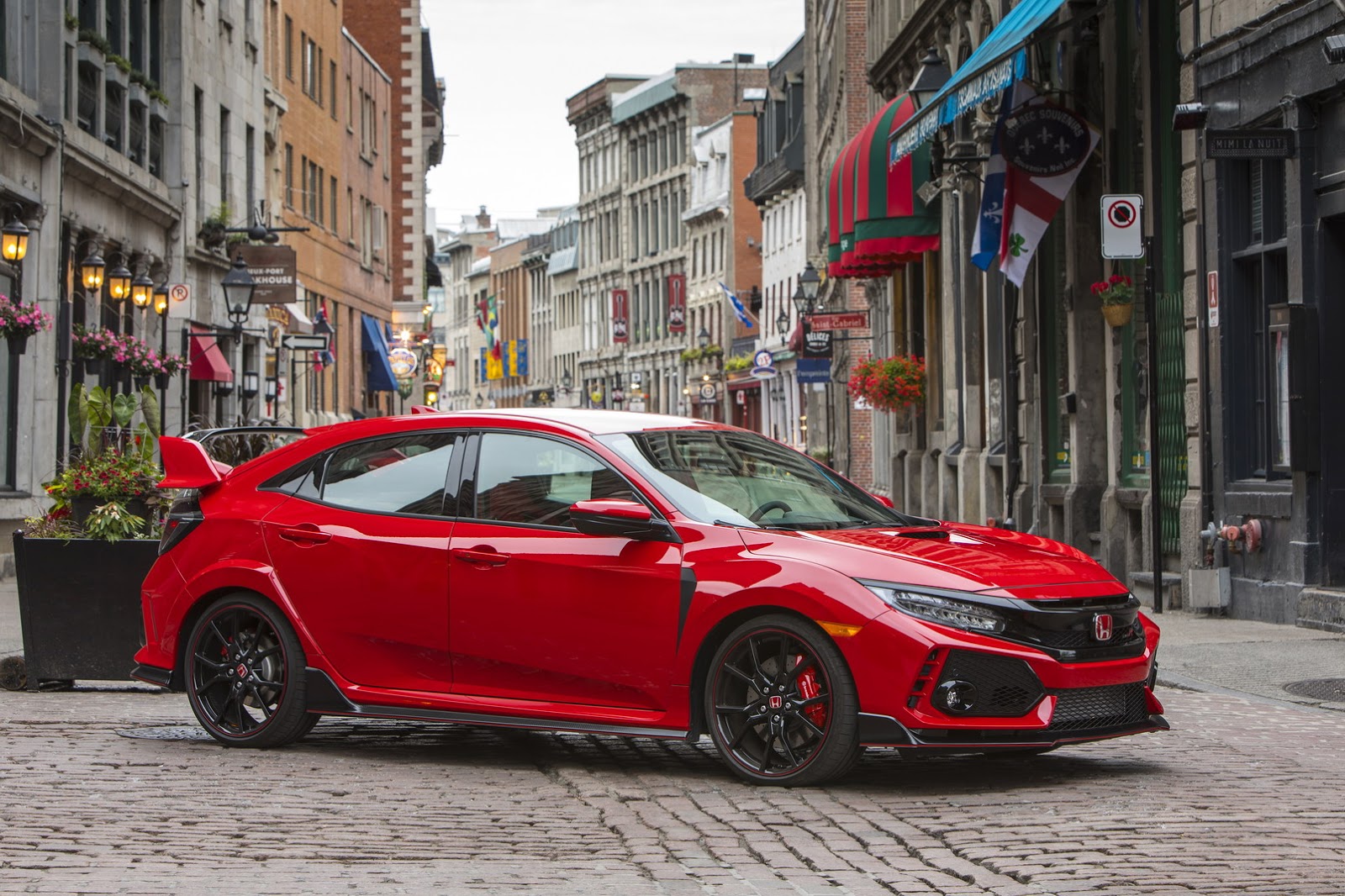 2017_Honda_Civic_Type_R_113