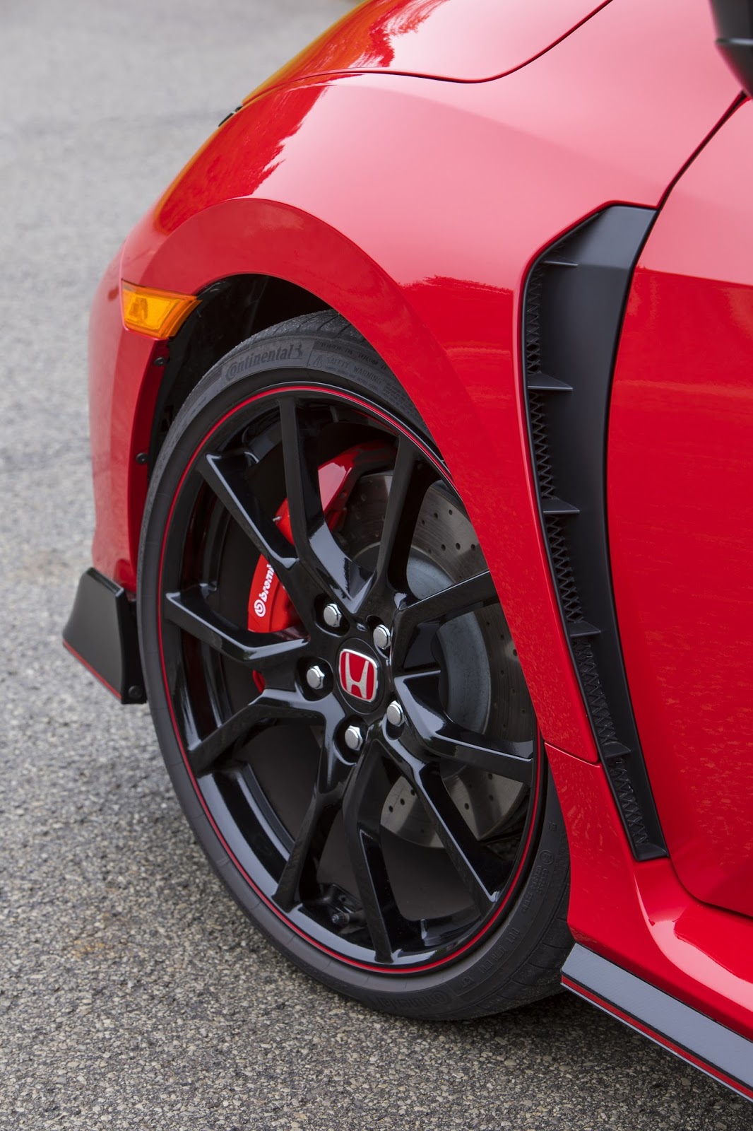 2017_Honda_Civic_Type_R_115