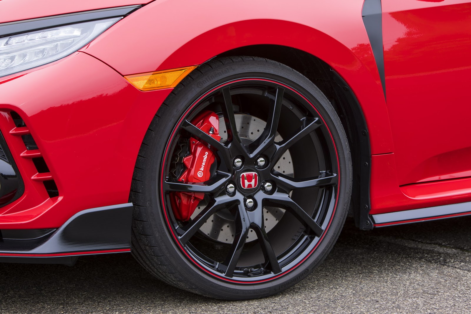 2017_Honda_Civic_Type_R_116