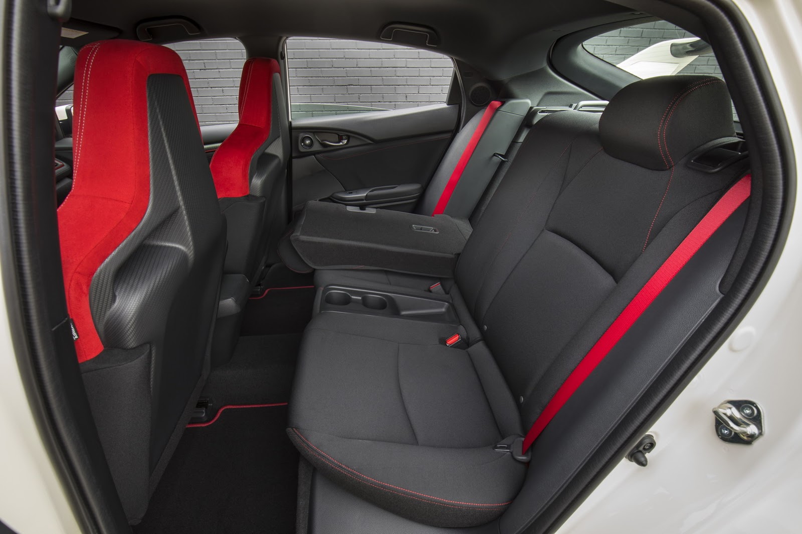 2017_Honda_Civic_Type_R_12