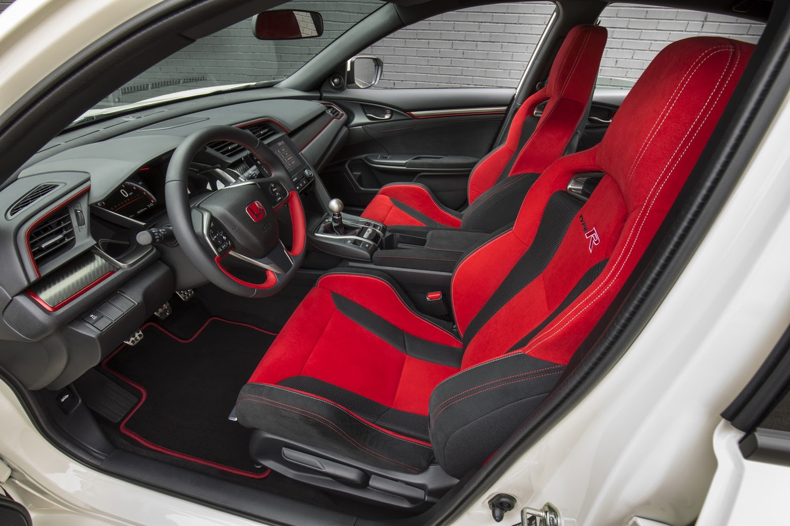 2017_Honda_Civic_Type_R_13