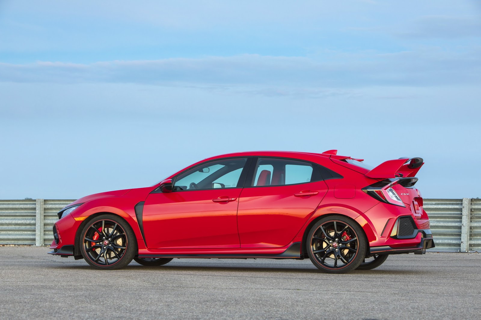 2017_Honda_Civic_Type_R_130