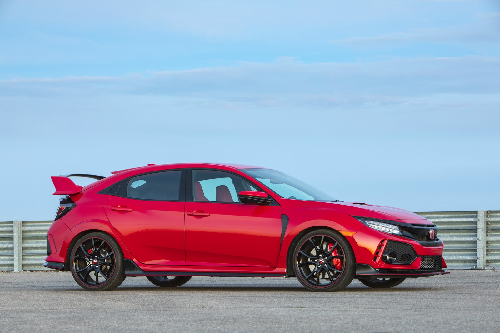 2017_Honda_Civic_Type_R_131