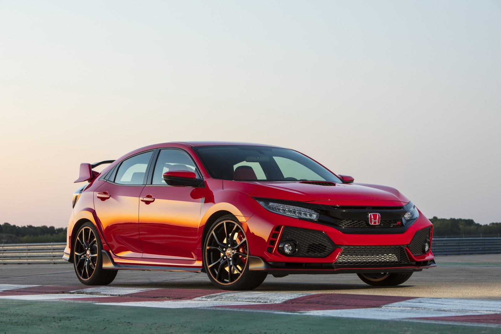 2017_Honda_Civic_Type_R_135