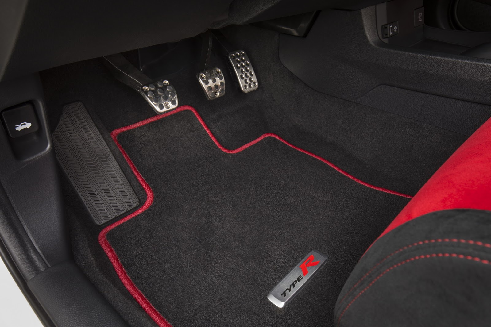 2017_Honda_Civic_Type_R_15