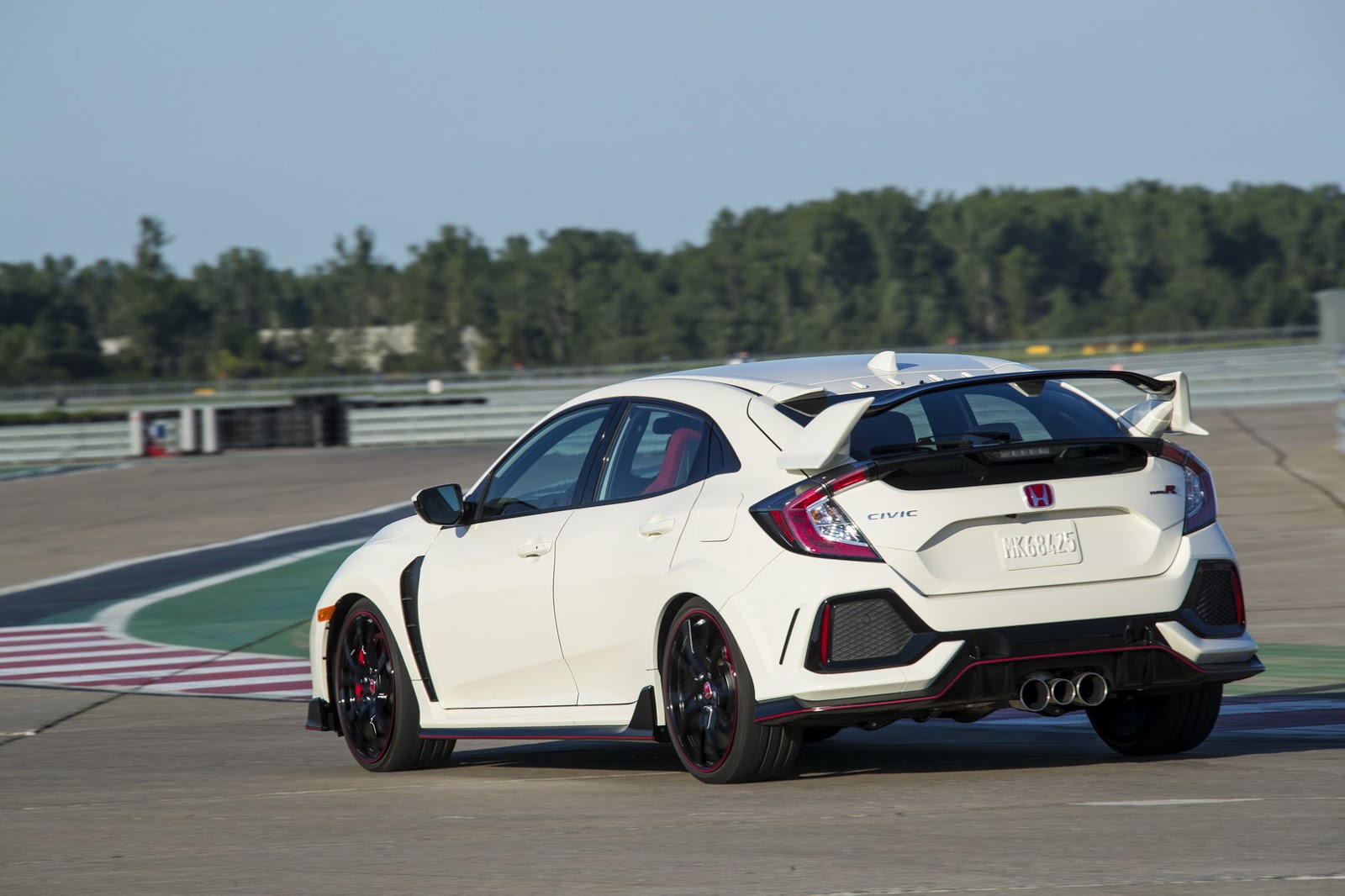 2017_Honda_Civic_Type_R_160