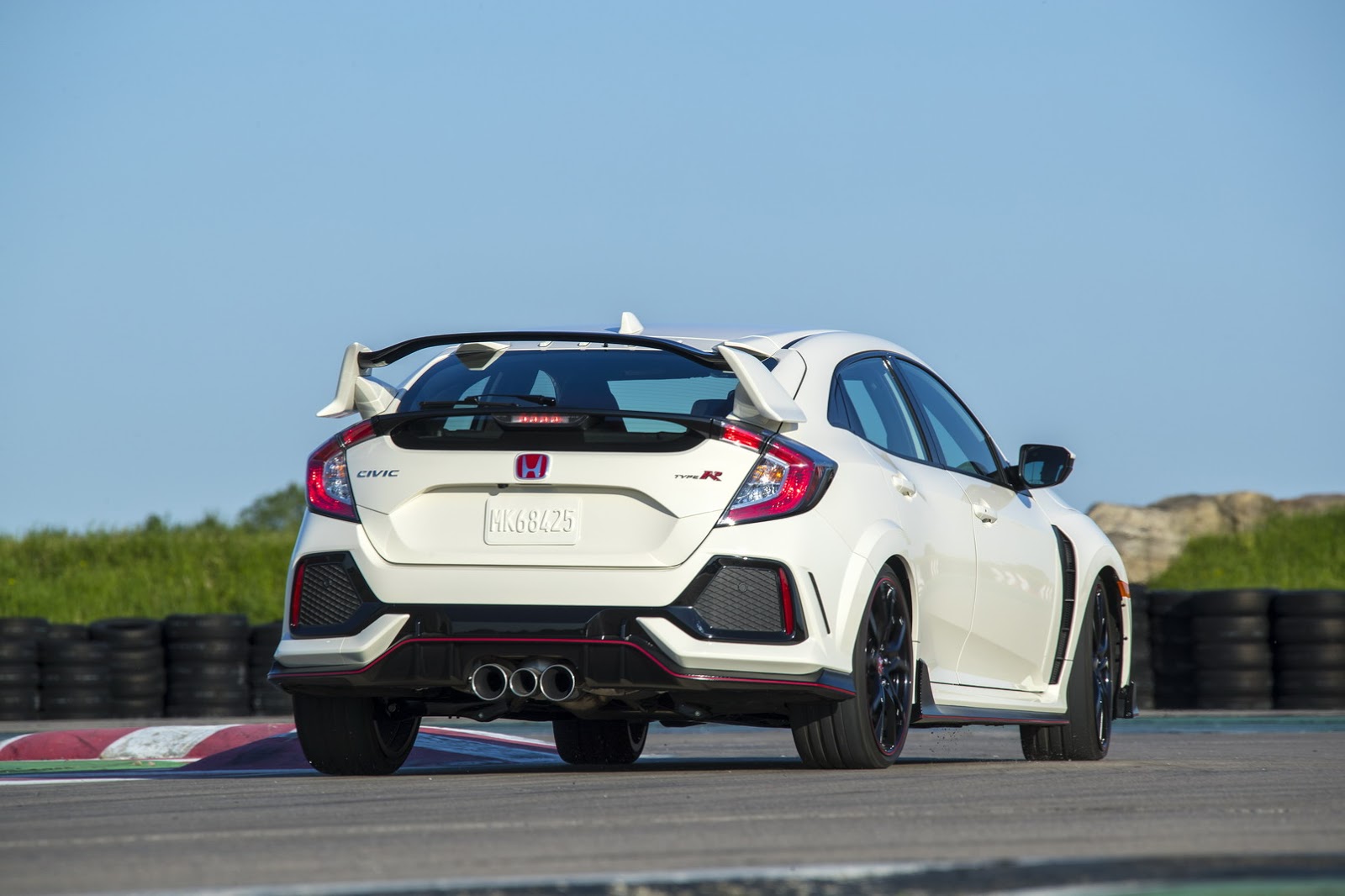 2017_Honda_Civic_Type_R_162