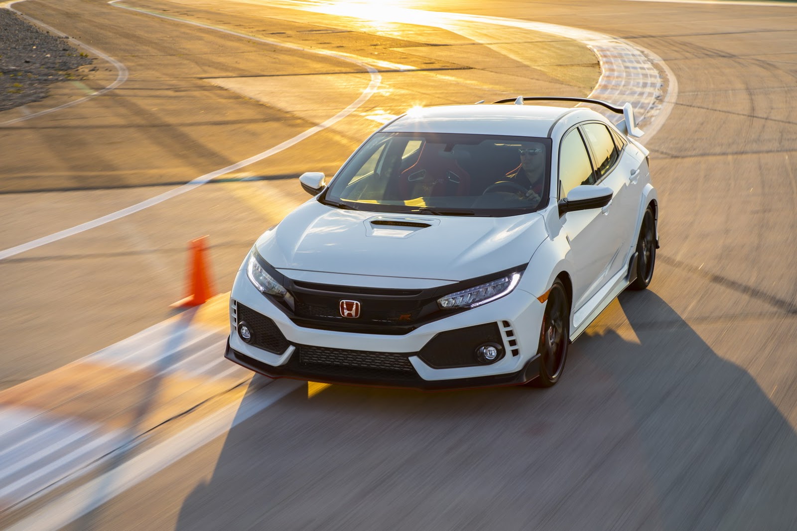 2017_Honda_Civic_Type_R_176