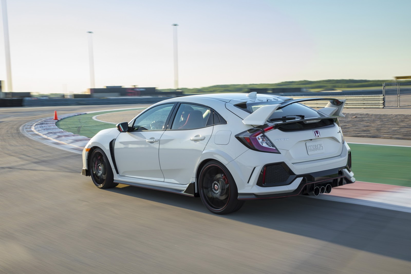 2017_Honda_Civic_Type_R_178