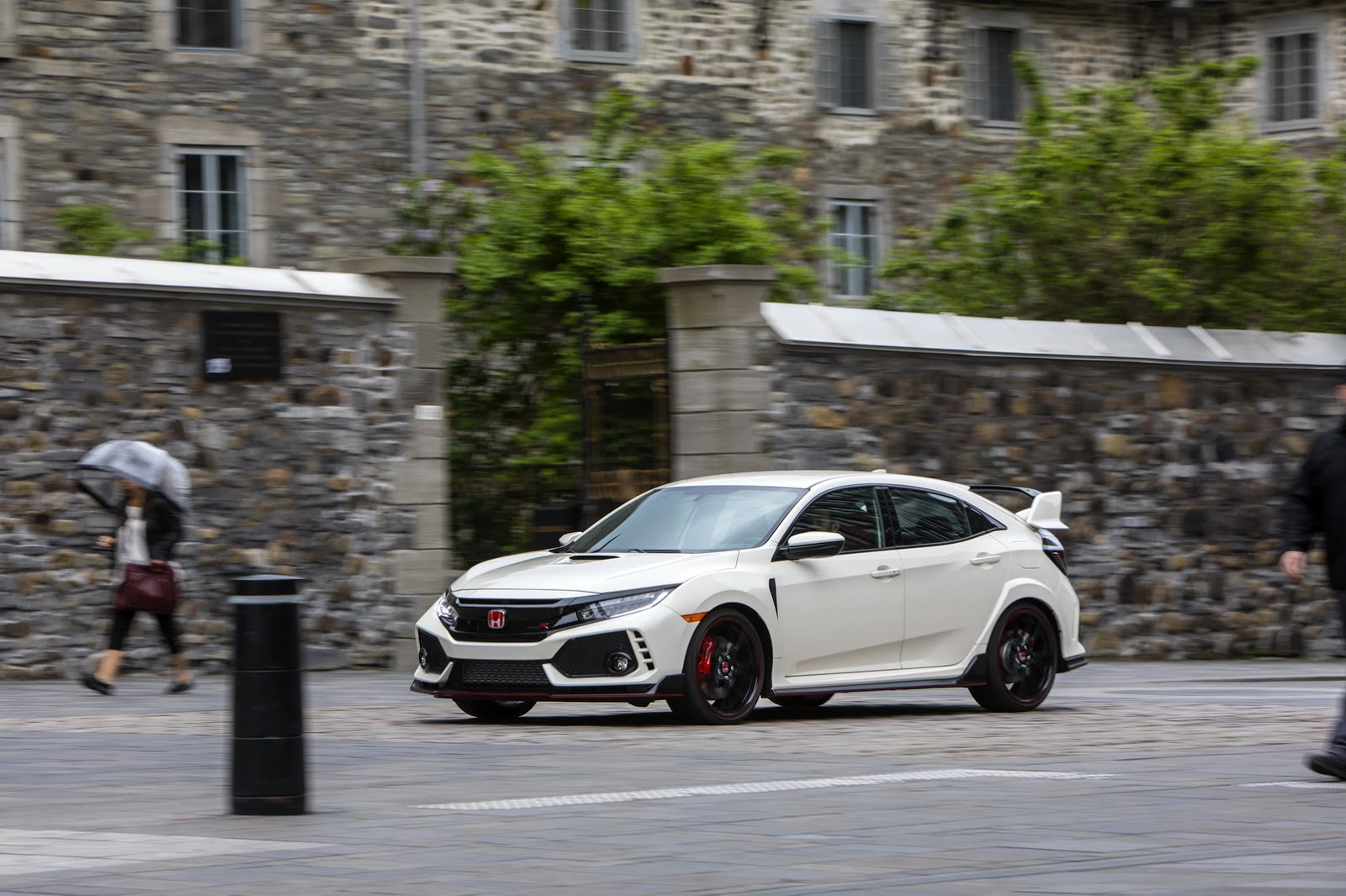 2017_Honda_Civic_Type_R_182