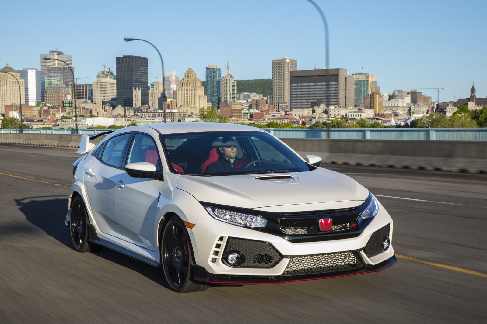 2017_Honda_Civic_Type_R_184