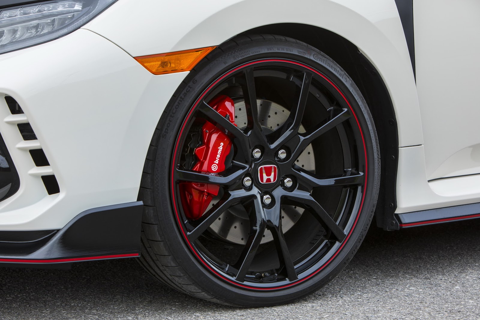 2017_Honda_Civic_Type_R_28