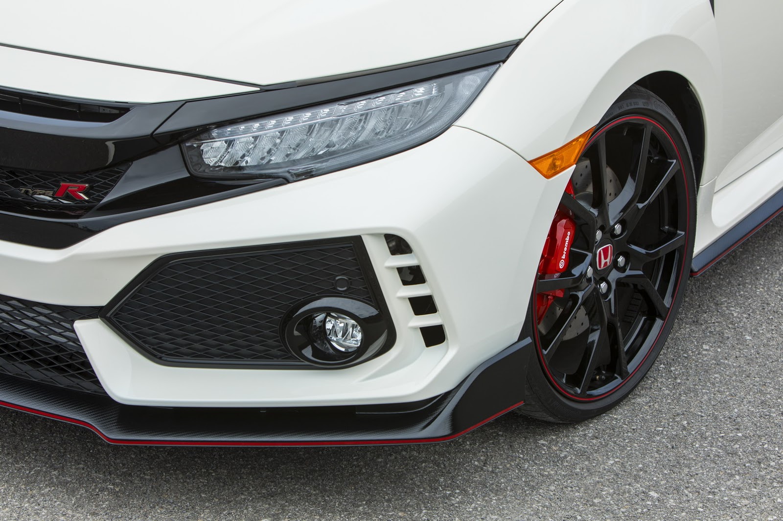 2017_Honda_Civic_Type_R_30