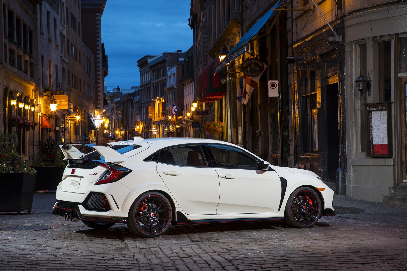 2017_Honda_Civic_Type_R_36