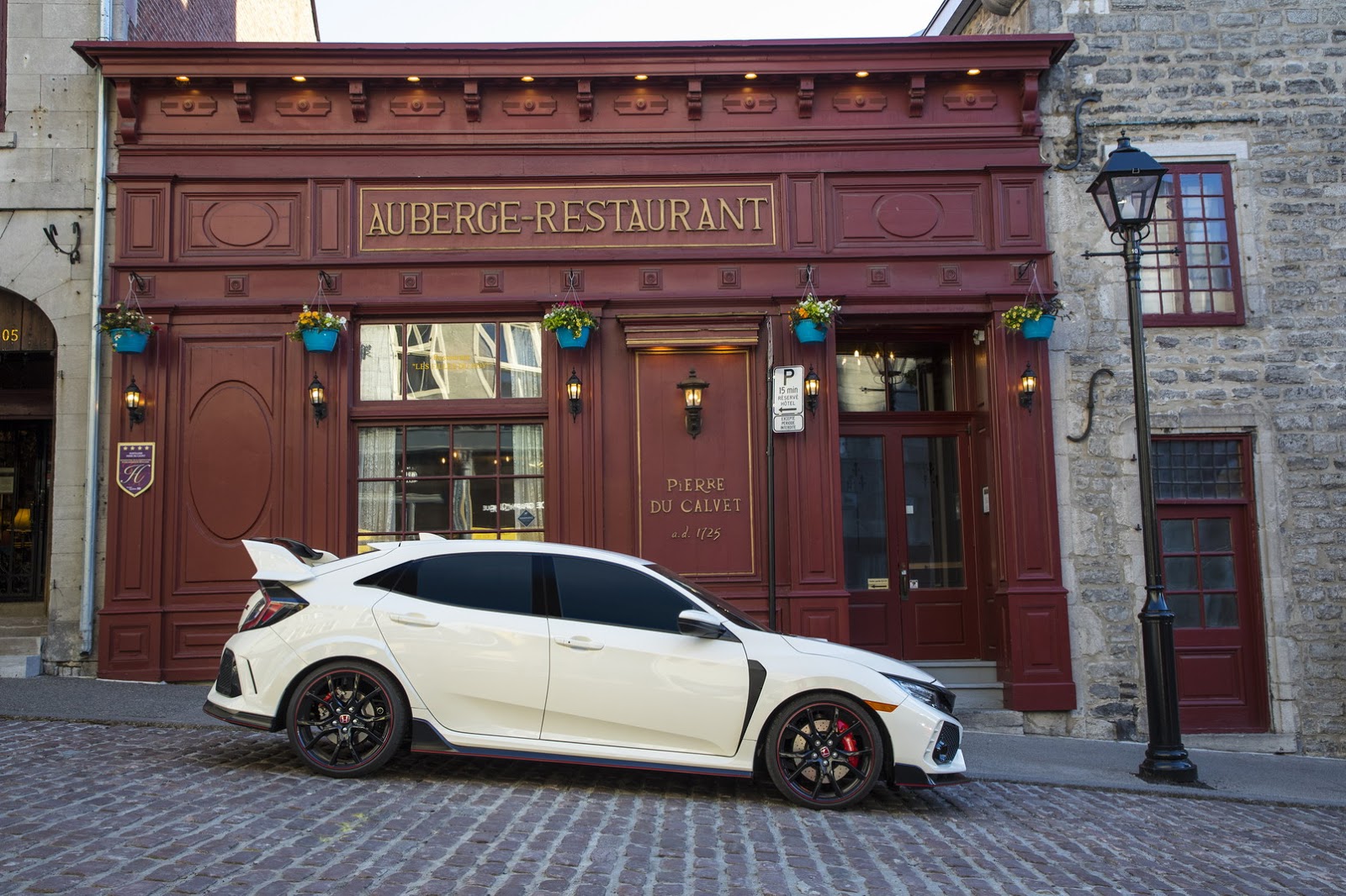 2017_Honda_Civic_Type_R_42