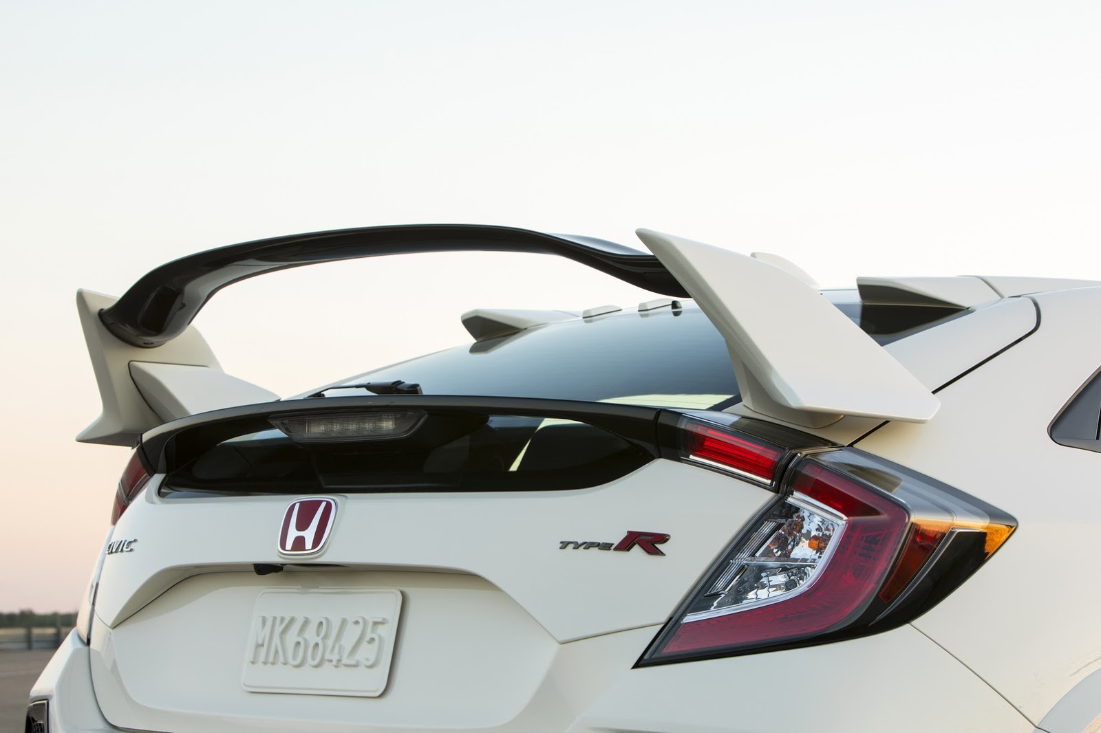 2017_Honda_Civic_Type_R_46