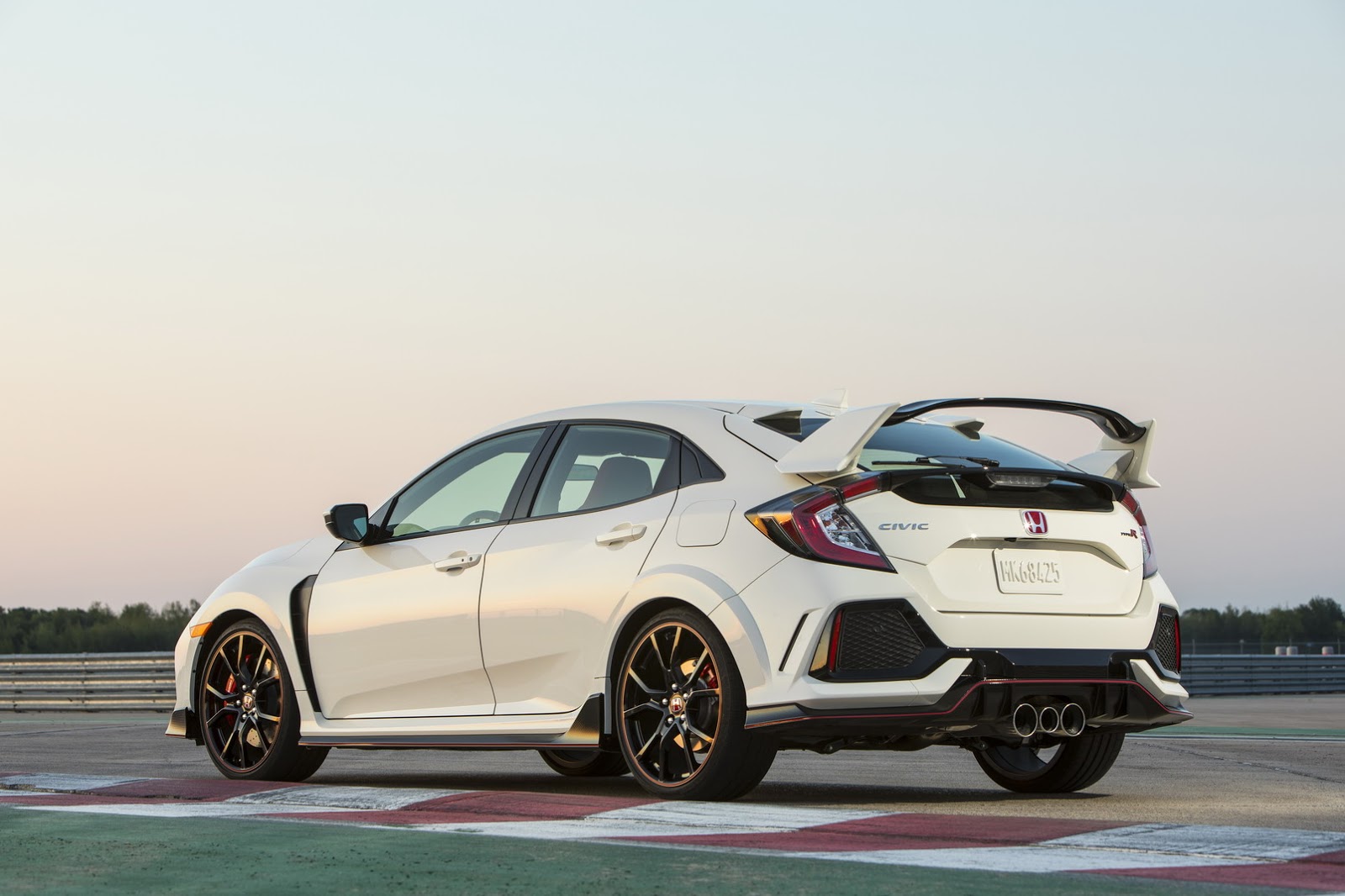 2017_Honda_Civic_Type_R_49