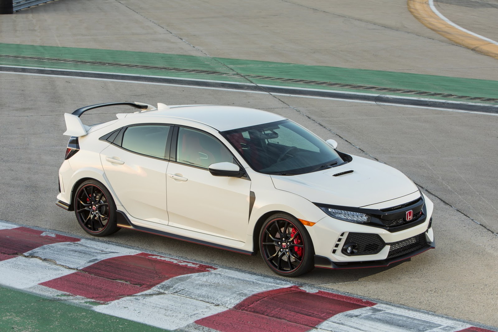 2017_Honda_Civic_Type_R_50